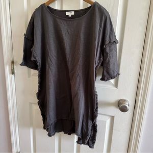 Umgee. Raw edge gray knee length short sleeved dress